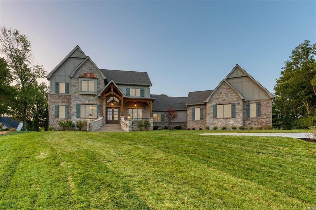 11. Single Family Homes for Sale at 345 Upper Conway Estates Court Town and Country, Missouri 63141 United States