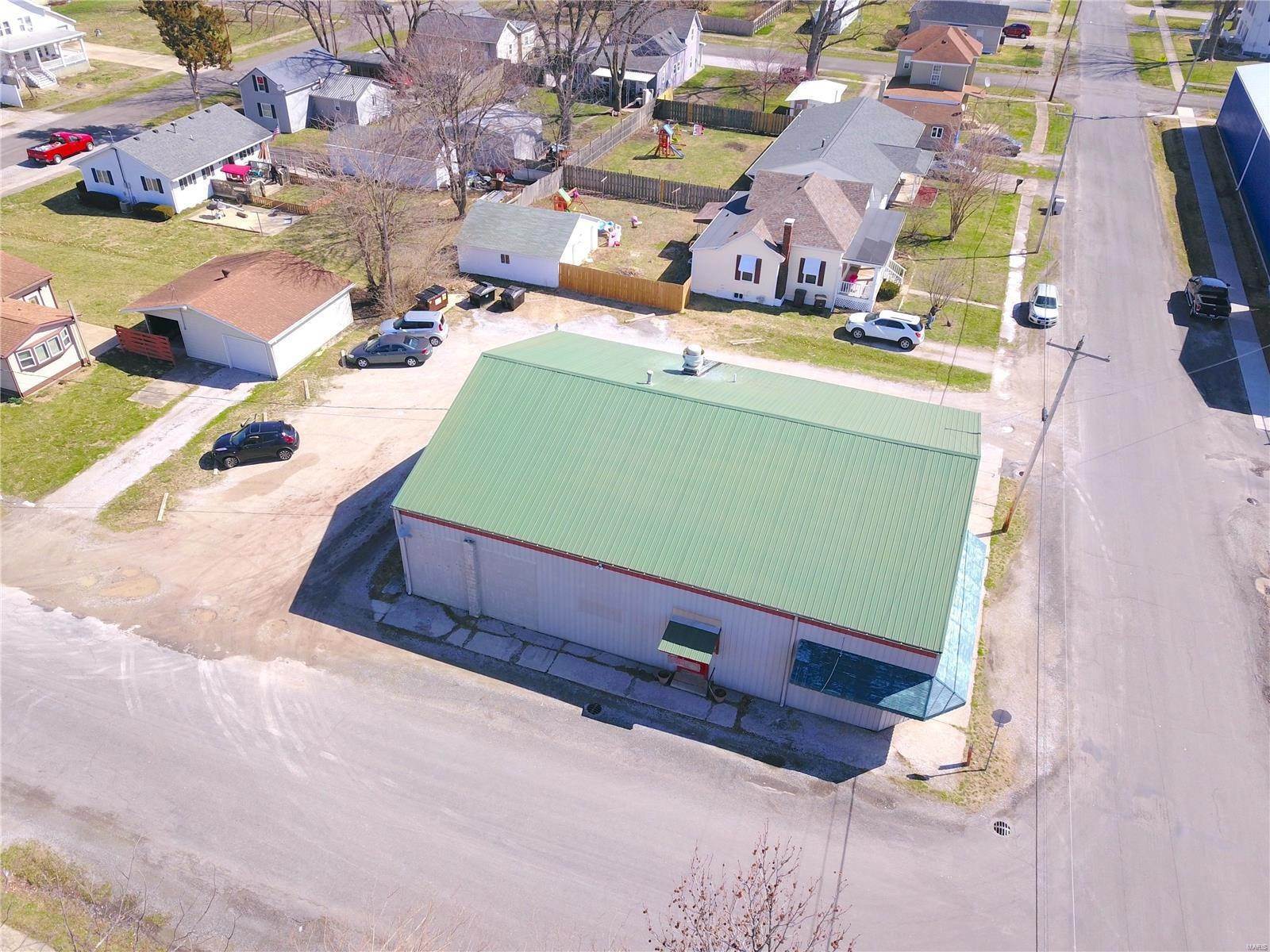 Commercial for Sale at 423 W Henry Staunton, Illinois 62088 United States
