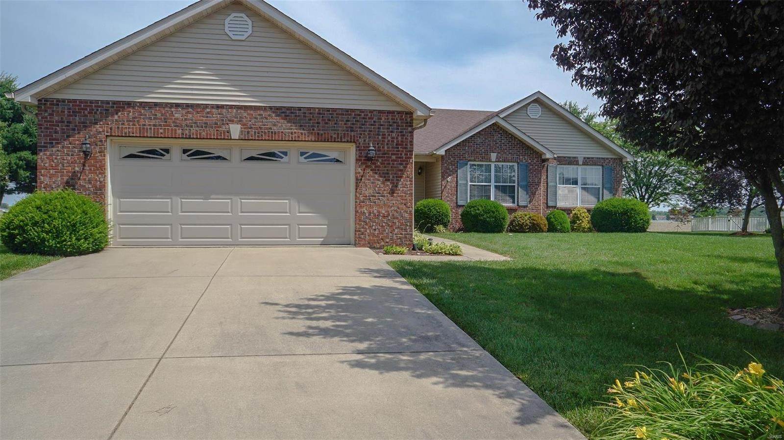 2. Single Family Homes for Sale at 5779 Stone Villa Drive Smithton, Illinois 62285 United States