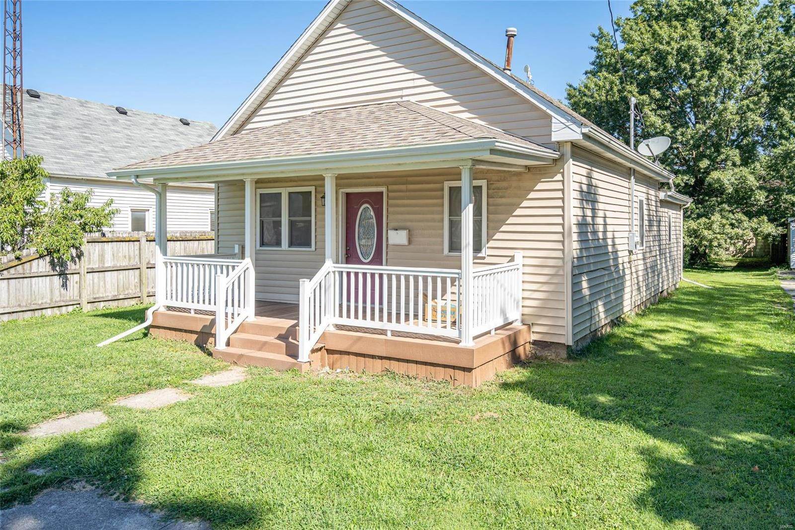 2. Single Family Homes for Sale at 204 E Madison Street Girard, Illinois 62640 United States