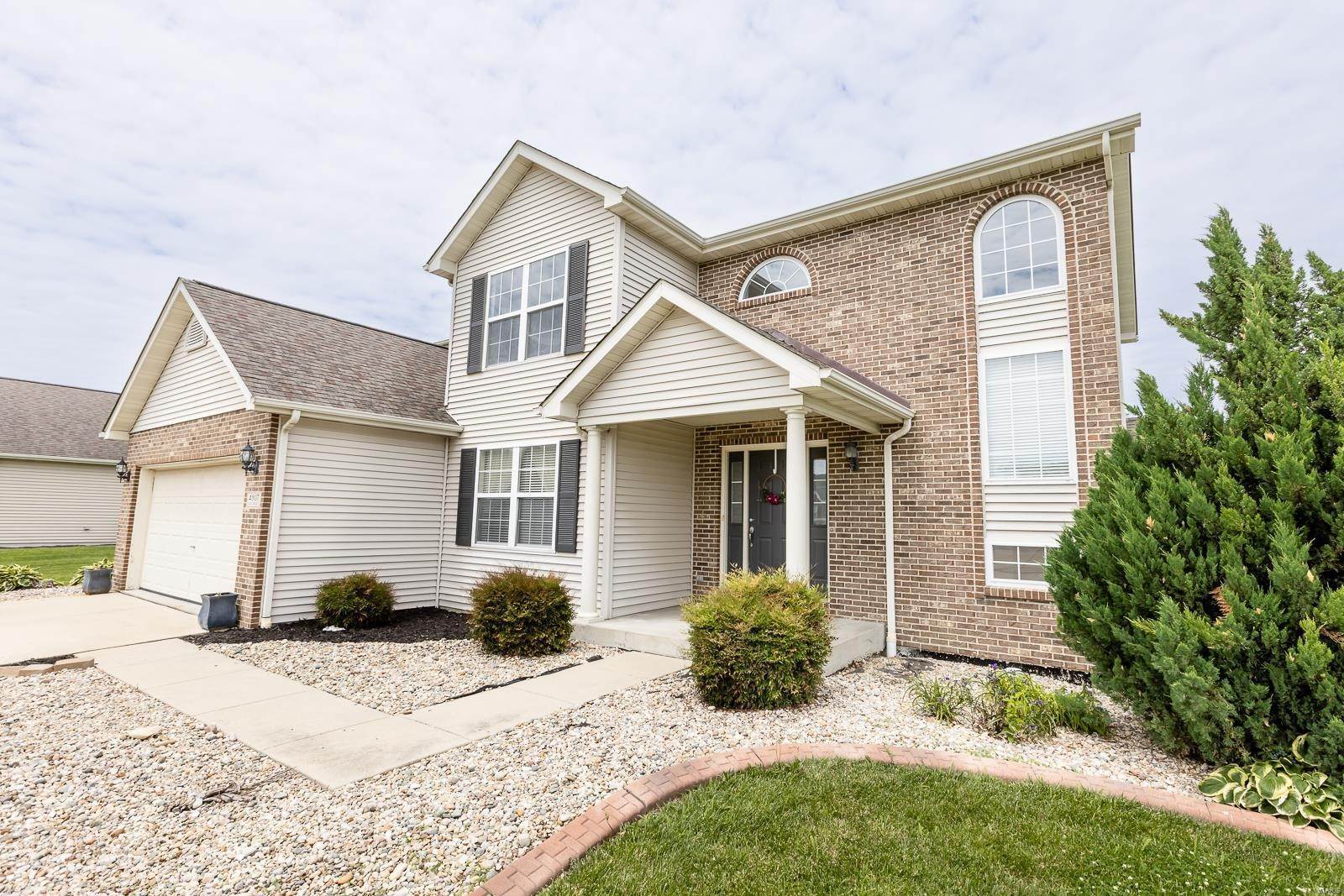 Single Family Homes for Sale at 4807 Ledgestone Drive Smithton, Illinois 62285 United States