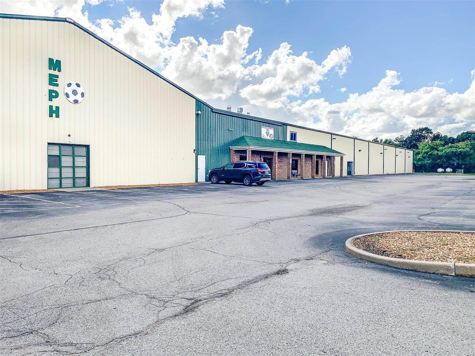 Commercial for Sale at 8719 Hanover Industrial Drive Columbia, Illinois 62236 United States