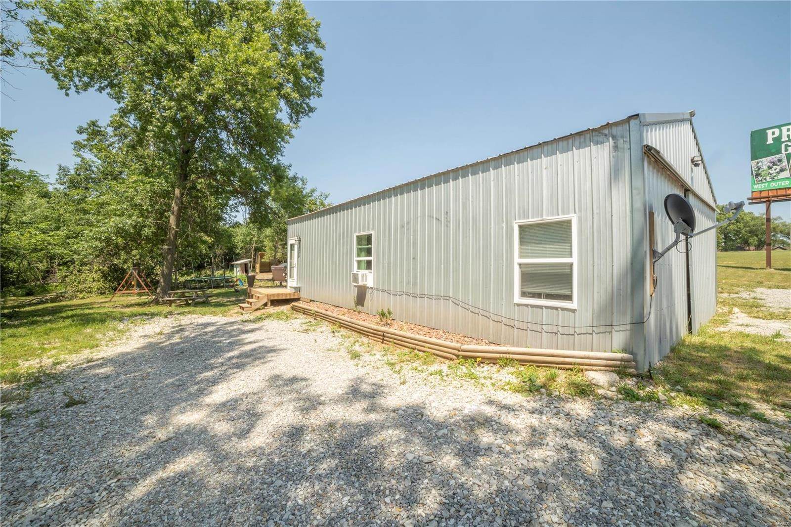 7. Single Family Homes for Sale at 4360 Highway 54 Curryville, Missouri 63339 United States