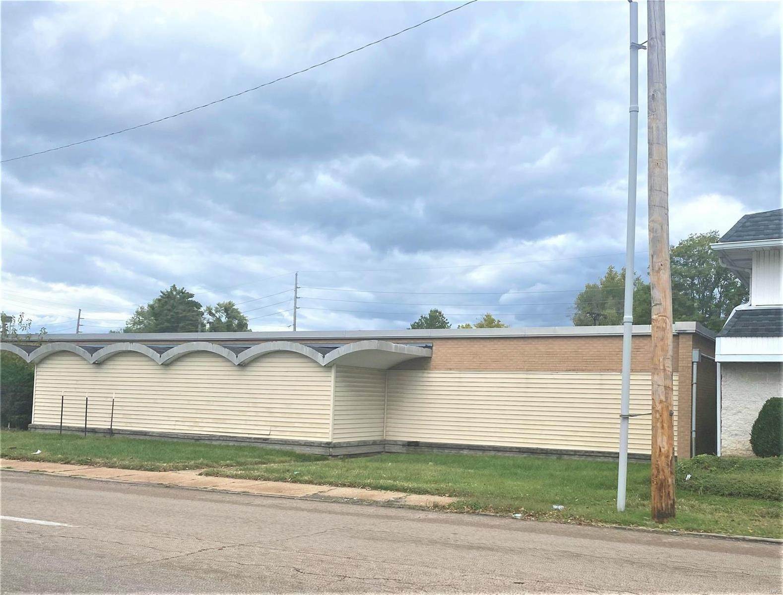 Commercial for Sale at 5601 State East St. Louis, Illinois 62203 United States