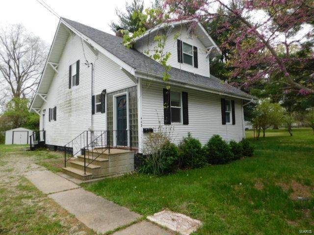 Single Family Homes for Sale at 403 Shelby Street Gillespie, Illinois 62033 United States