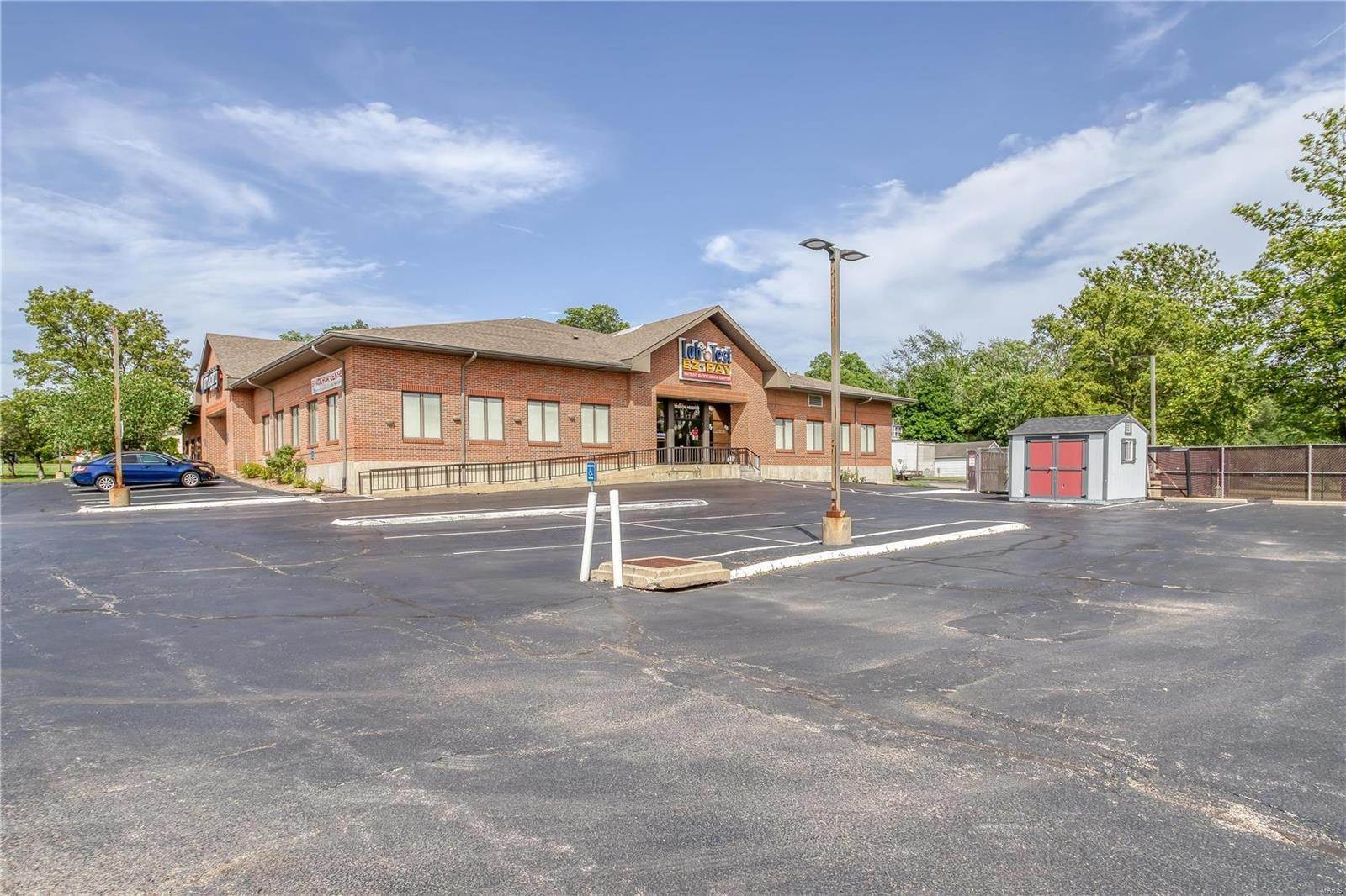 4. Commercial for Sale at 12152 Tesson Ferry Road St. Louis, Missouri 63128 United States