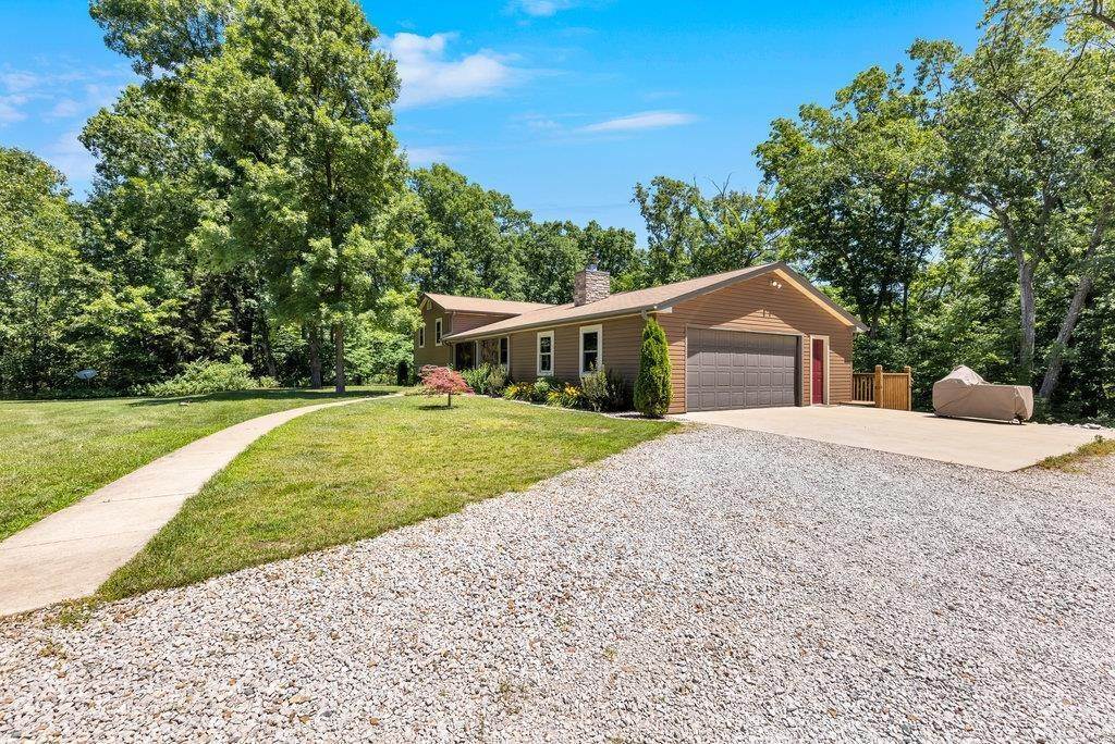 3. Single Family Homes for Sale at 165 Lake Sherwood Road Marthasville, Missouri 63357 United States