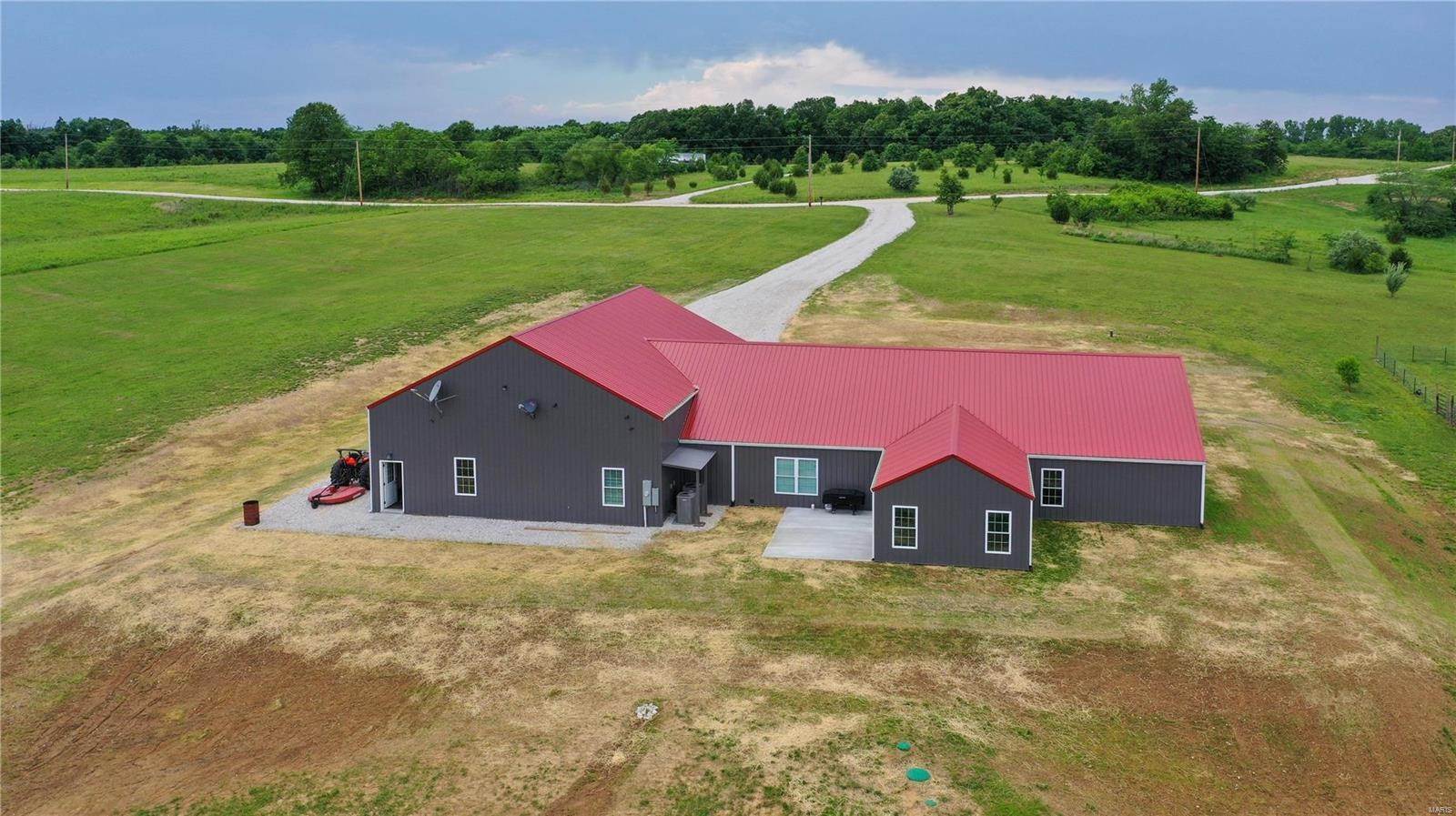 5. Single Family Homes for Sale at 120 Prairie Point Road Eolia, Missouri 63344 United States