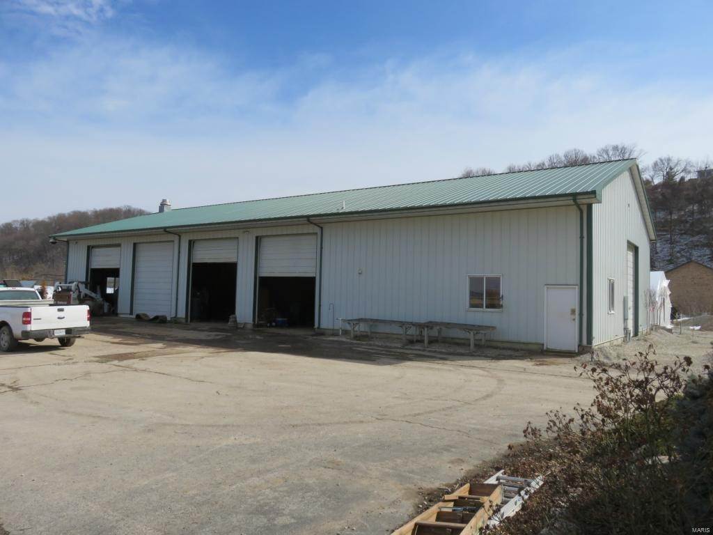 13. Commercial for Sale at 110 N Eatherton Road Chesterfield, Missouri 63005 United States