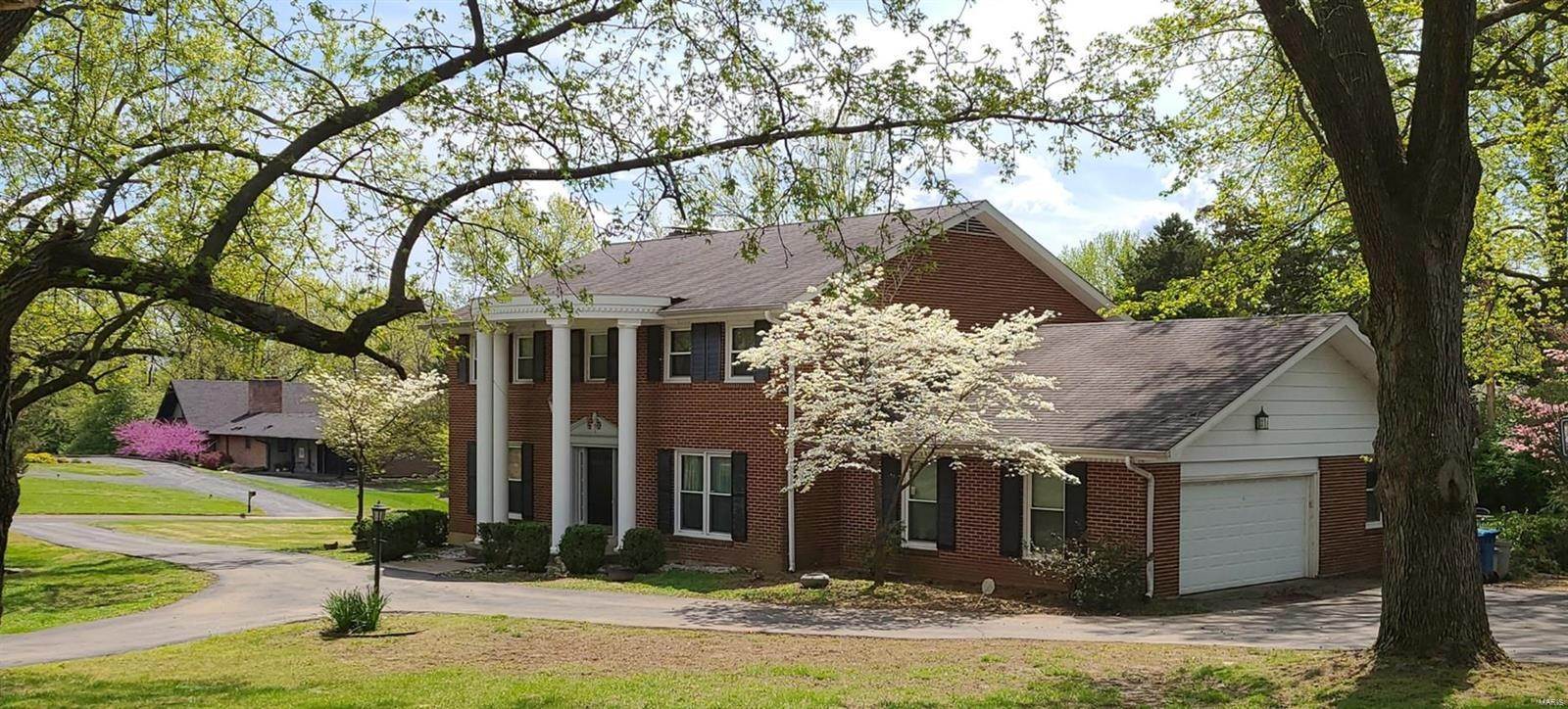 Single Family Homes for Sale at 128 Ladue Oaks Drive Creve Coeur, Missouri 63141 United States