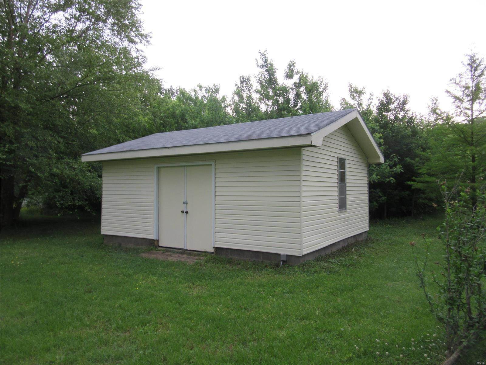 16. Single Family Homes for Sale at 222 Ellen Road Poplar Bluff, Missouri 63901 United States