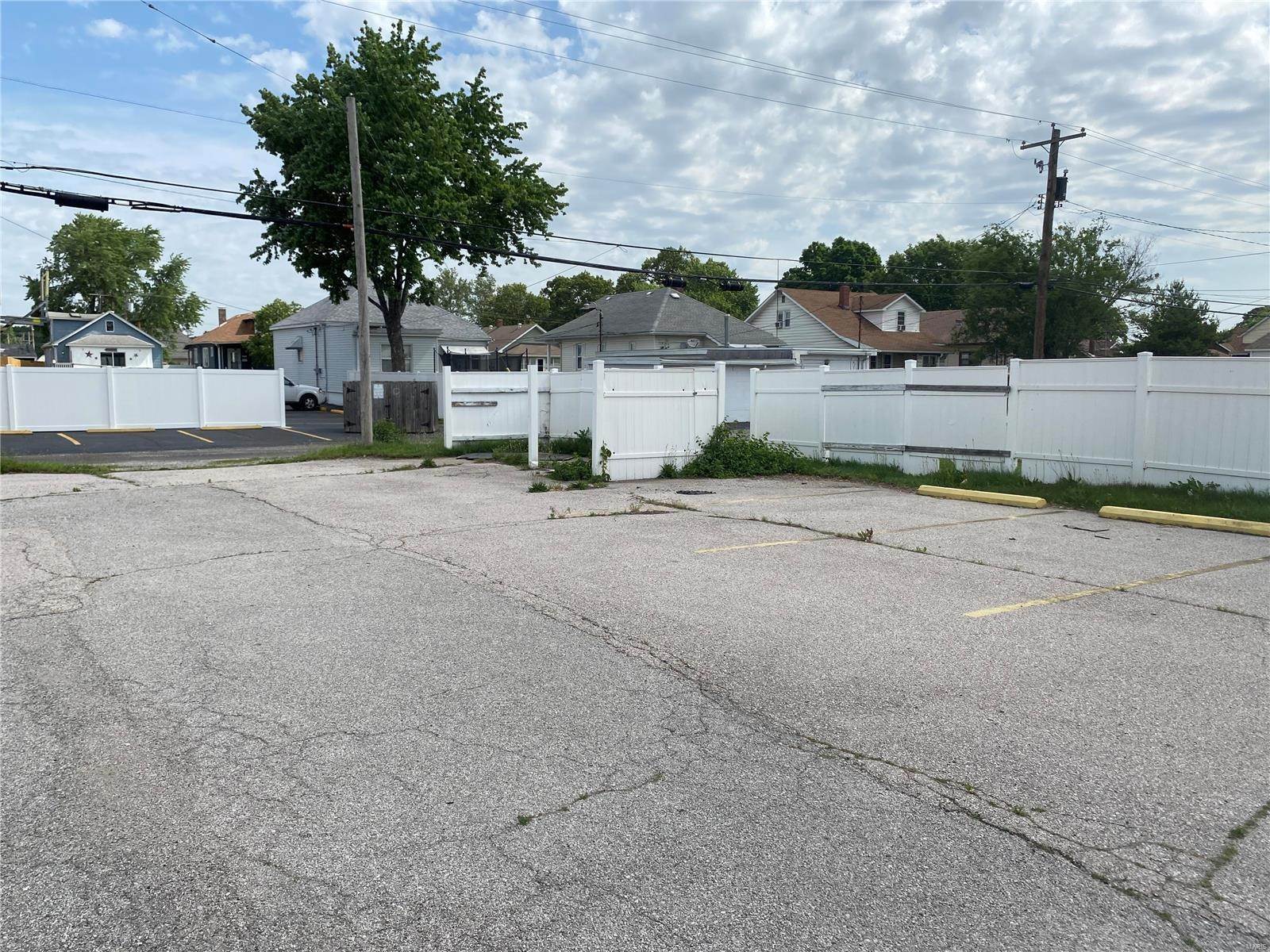 17. Commercial for Sale at 29 S 6th Street Wood River, Illinois 62095 United States