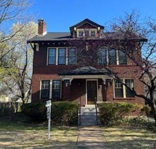 2. Single Family Homes for Sale at 7117 Delmar Boulevard University City, Missouri 63130 United States