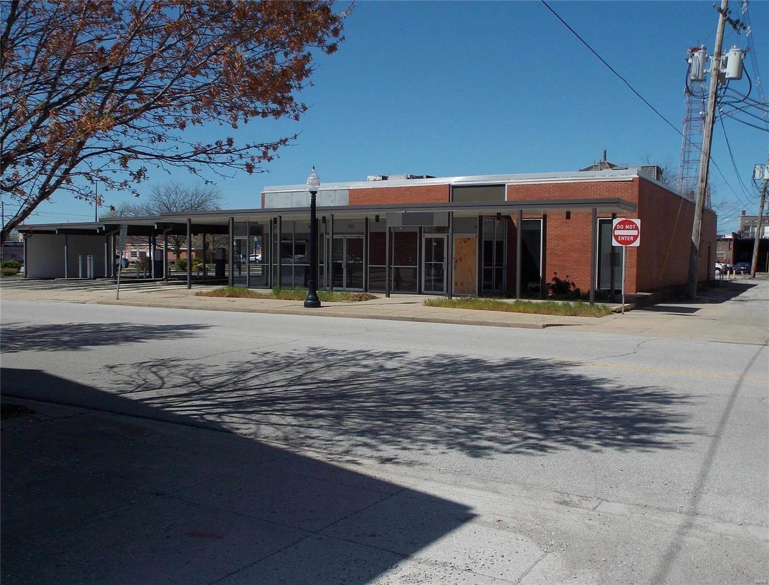 Commercial for Sale at 112 Second Street Centralia, Illinois 62801 United States