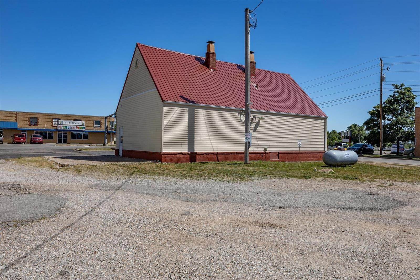 18. Commercial for Sale at 391 W Elm Street Lebanon, Missouri 65536 United States