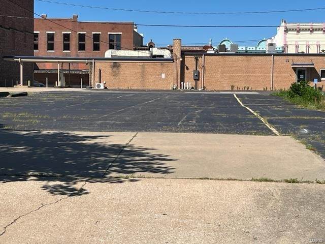 16. Commercial for Sale at 220 N Sturgeon Street Montgomery City, Missouri 63361 United States