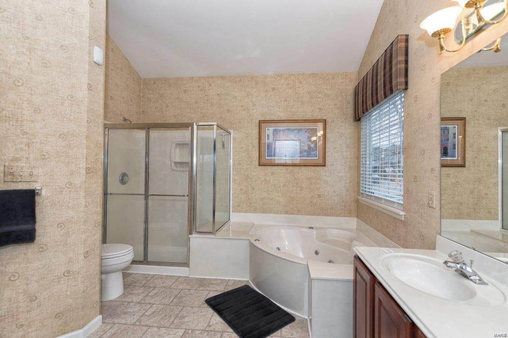 19. Single Family Homes for Sale at 2056 Hannah Drive Wentzville, Missouri 63385 United States