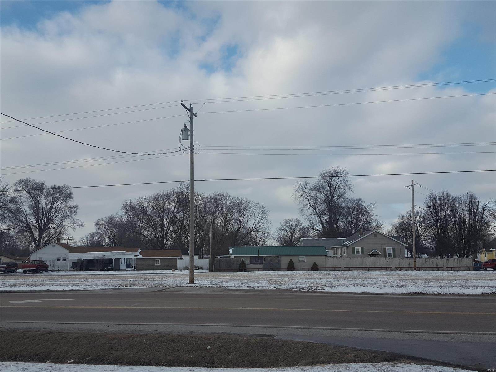 6. Commercial for Sale at 408 E Bethalto Drive Bethalto, Illinois 62010 United States