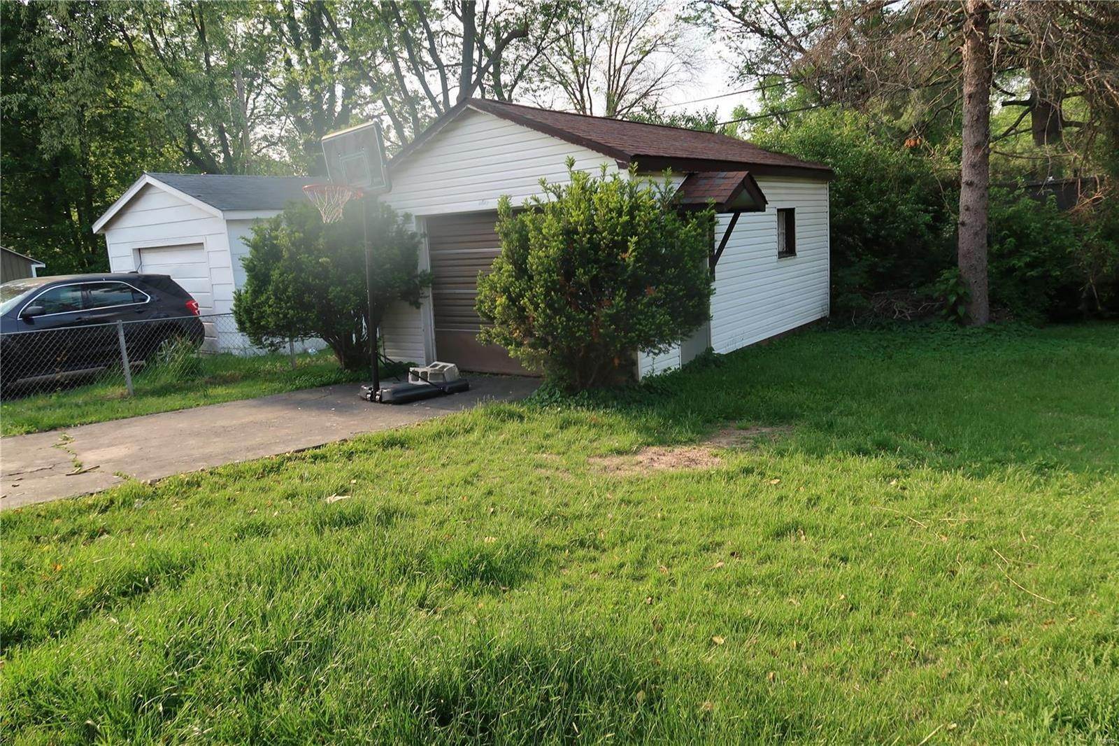 3. Single Family Homes for Sale at 9105 Guthrie Avenue Berkeley, Missouri 63134 United States