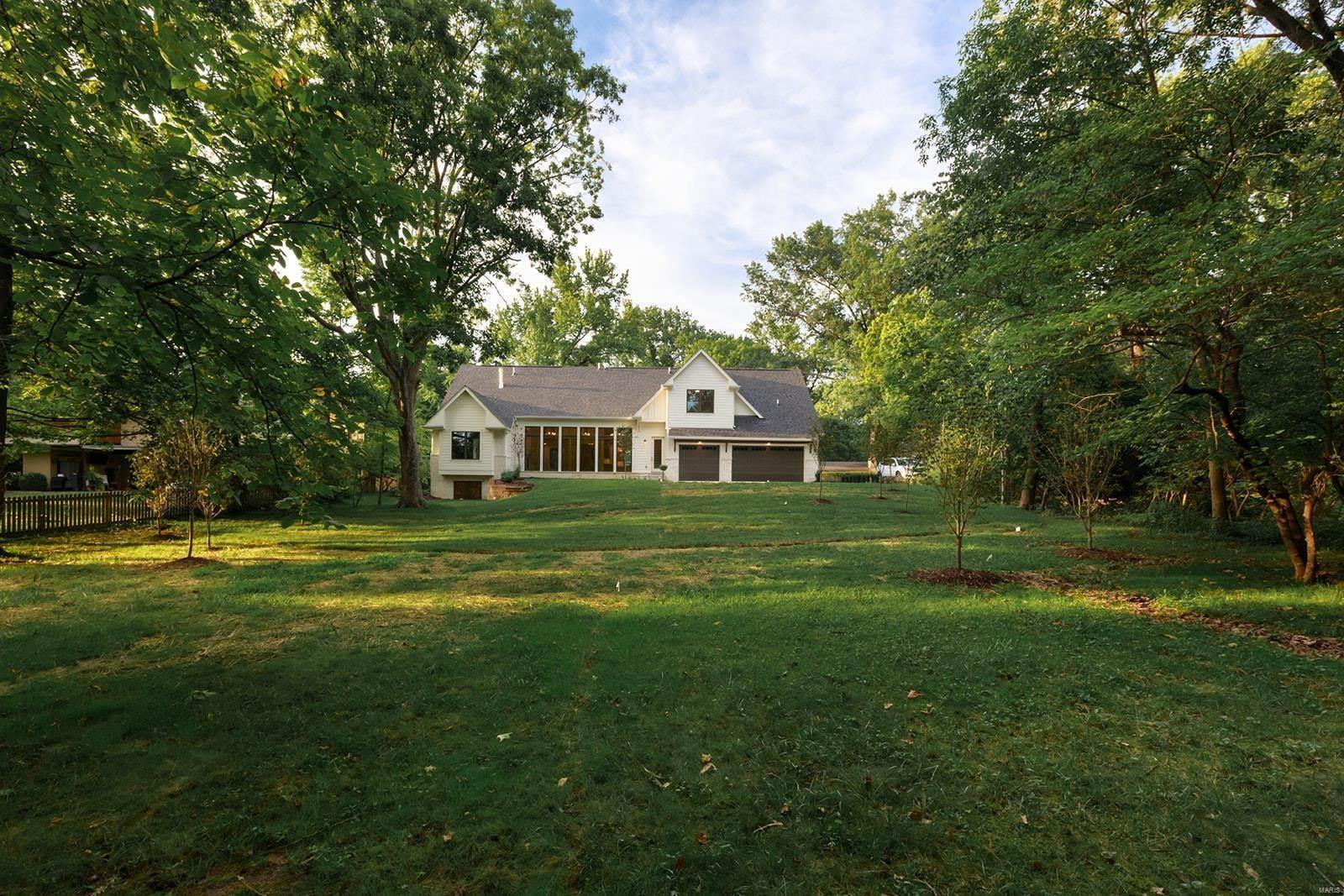 7. Single Family Homes for Sale at 14 Ladue Ridge Ladue, Missouri 63124 United States