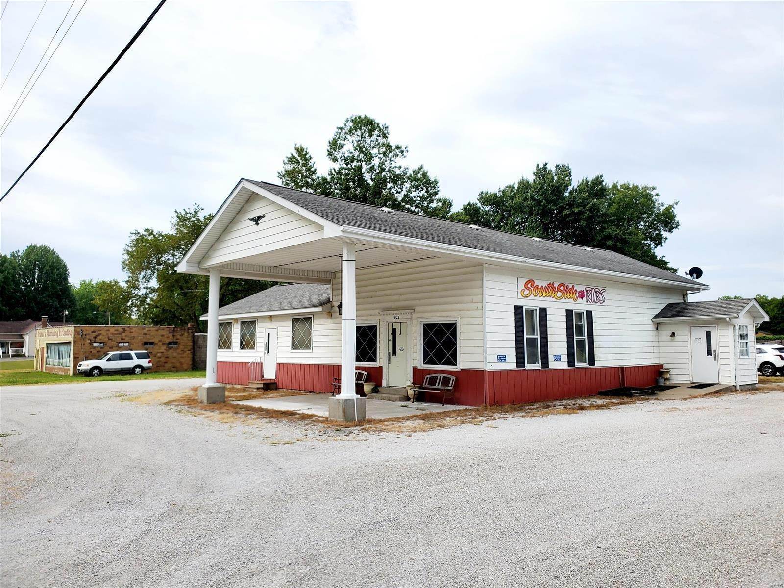 Commercial for Sale at 903 S Saint Louis Street Sparta, Illinois 62286 United States