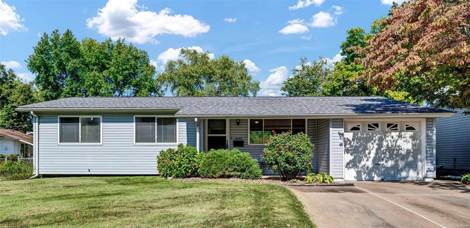2. Single Family Homes for Sale at 2455 S Park Lane Florissant, Missouri 63031 United States