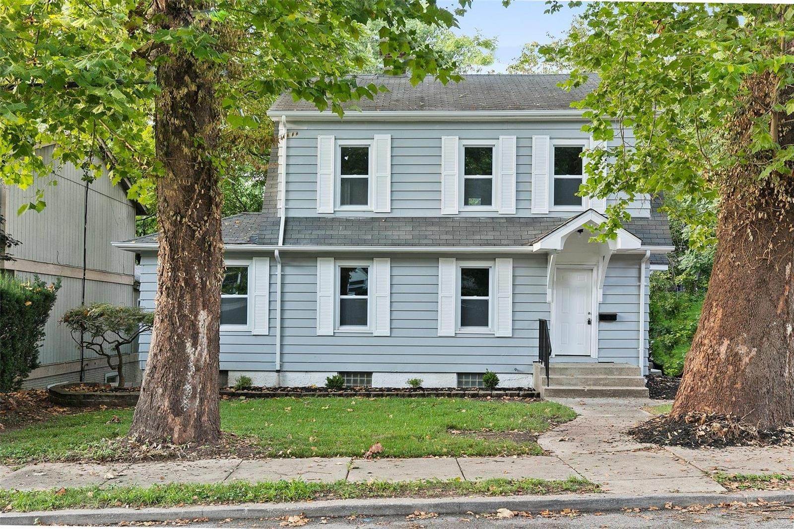Single Family Homes for Sale at 610 Blair Avenue Alton, Illinois 62002 United States