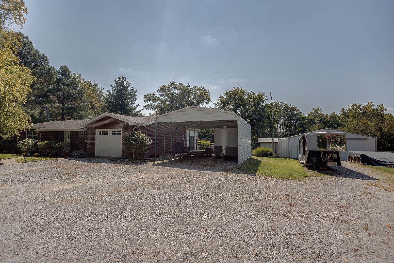 4. Single Family Homes for Sale at 812 Ofallon Troy Road Lebanon, Illinois 62254 United States