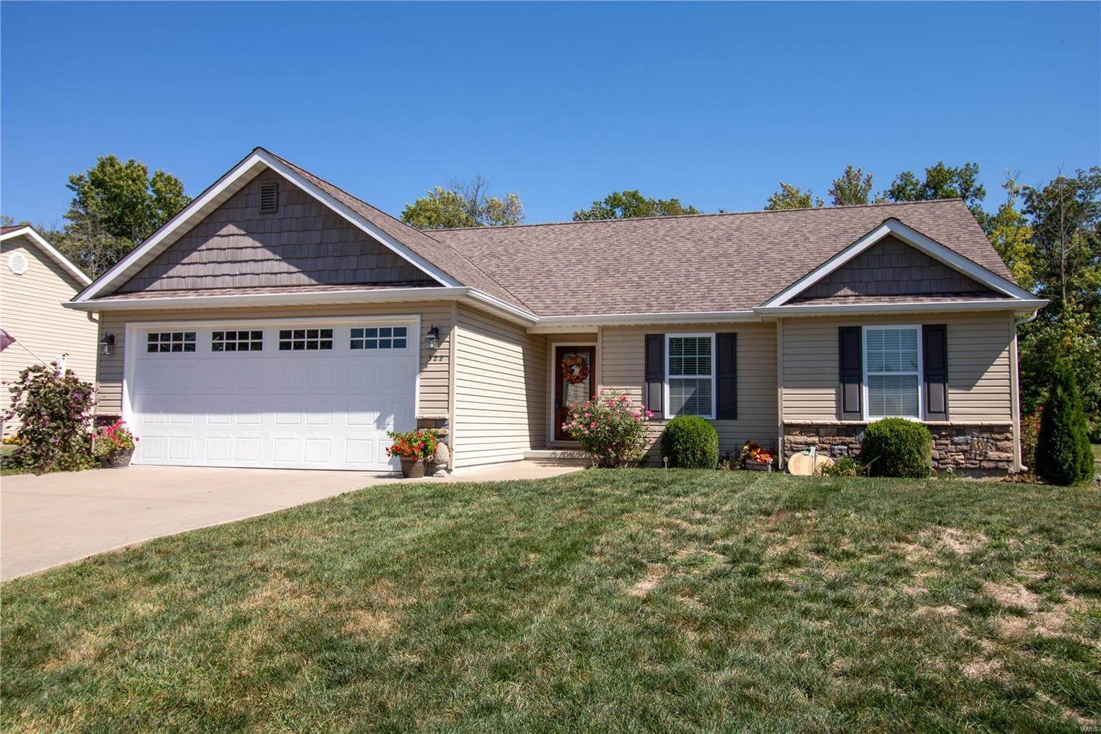 1. Single Family Homes for Sale at 322 Autumn Chase Lane Farmington, Missouri 63640 United States