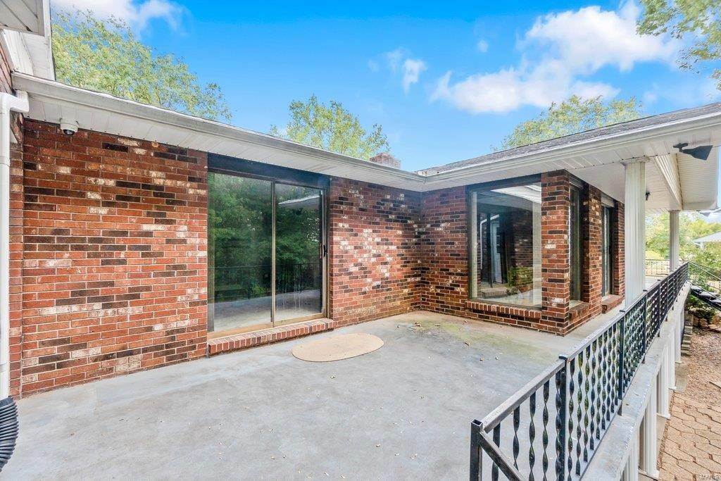 11. Single Family Homes for Sale at 22 N Lake Drive Cape Girardeau, Missouri 63701 United States