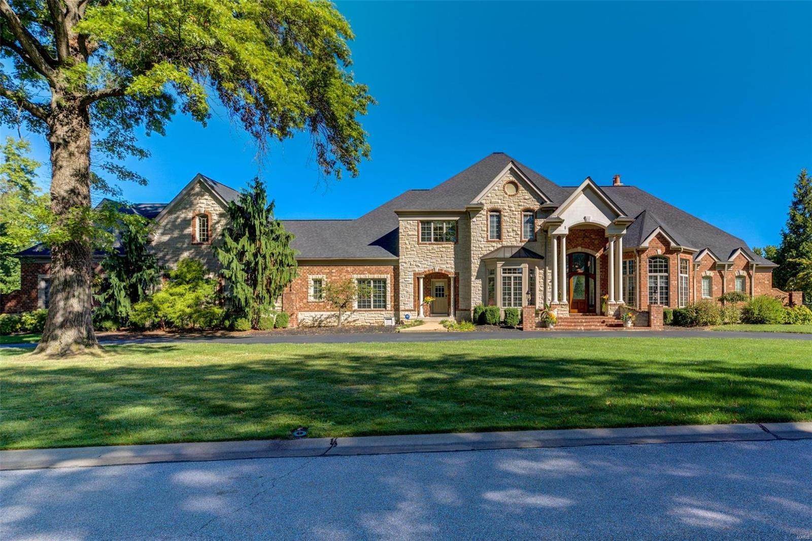 Single Family Homes for Sale at 20 Williamsburg Estates Drive St. Louis, Missouri 63131 United States
