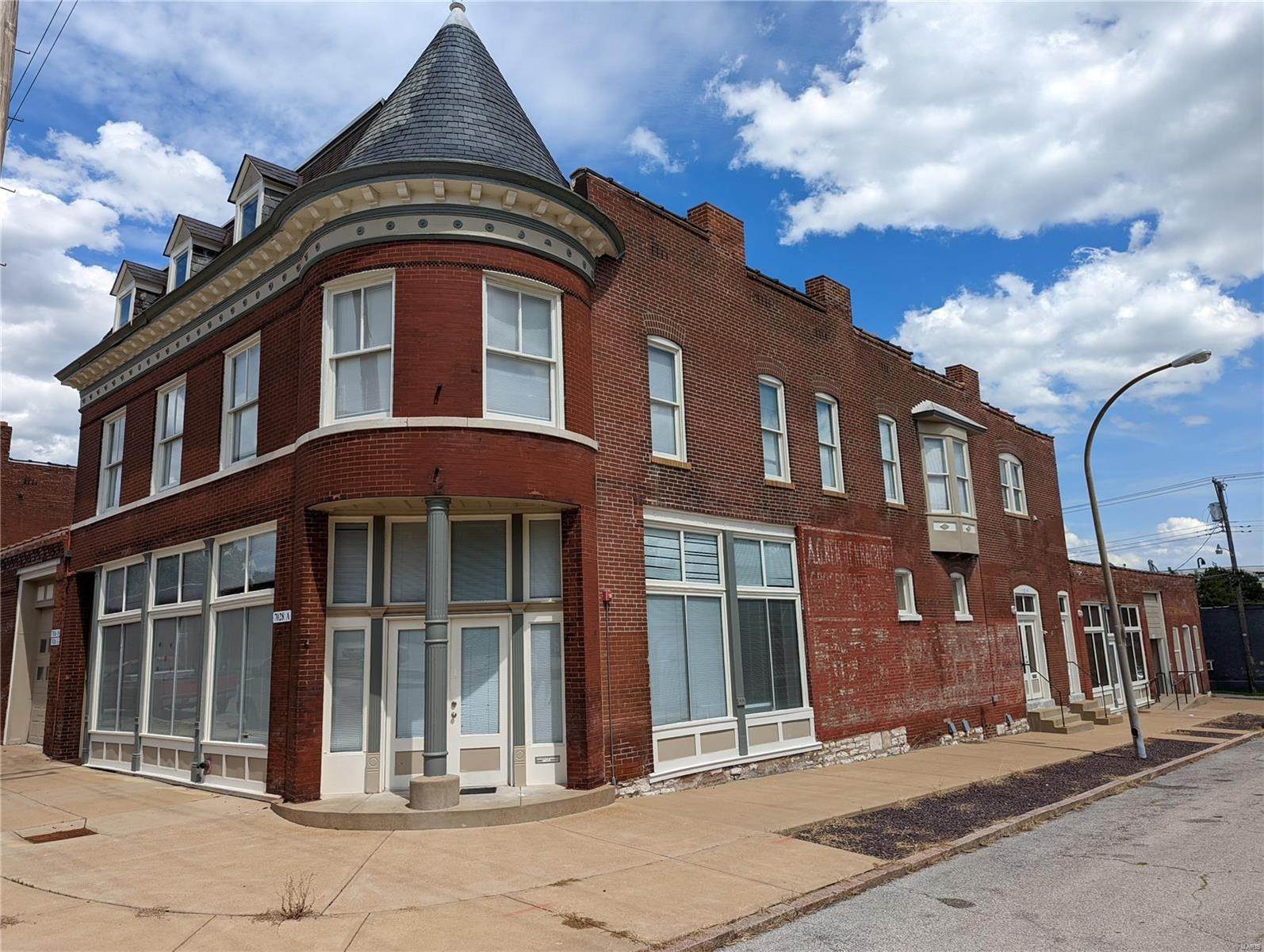 2. Commercial for Sale at 7411 S Broadway St. Louis, Missouri 63111 United States