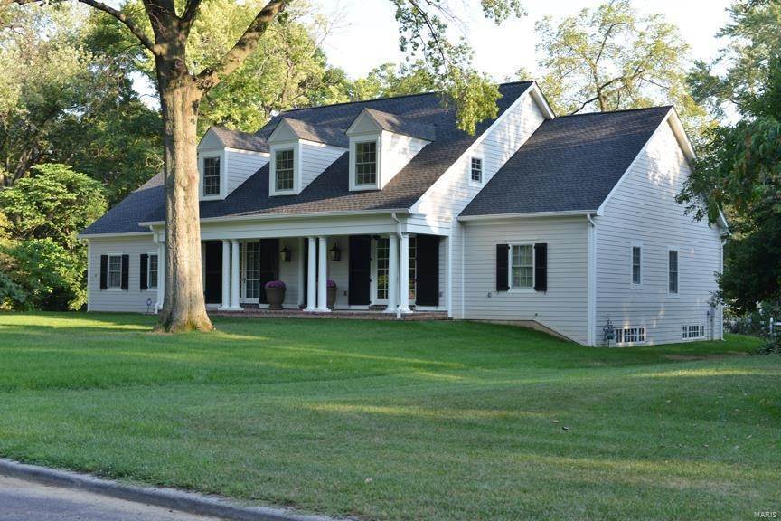 Single Family Homes for Sale at 35 West Drive Chesterfield, Missouri 63017 United States