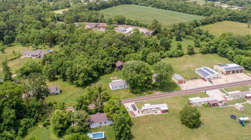 4. Single Family Homes for Sale at 9013 Old Lemay Ferry Road Hillsboro, Missouri 63050 United States