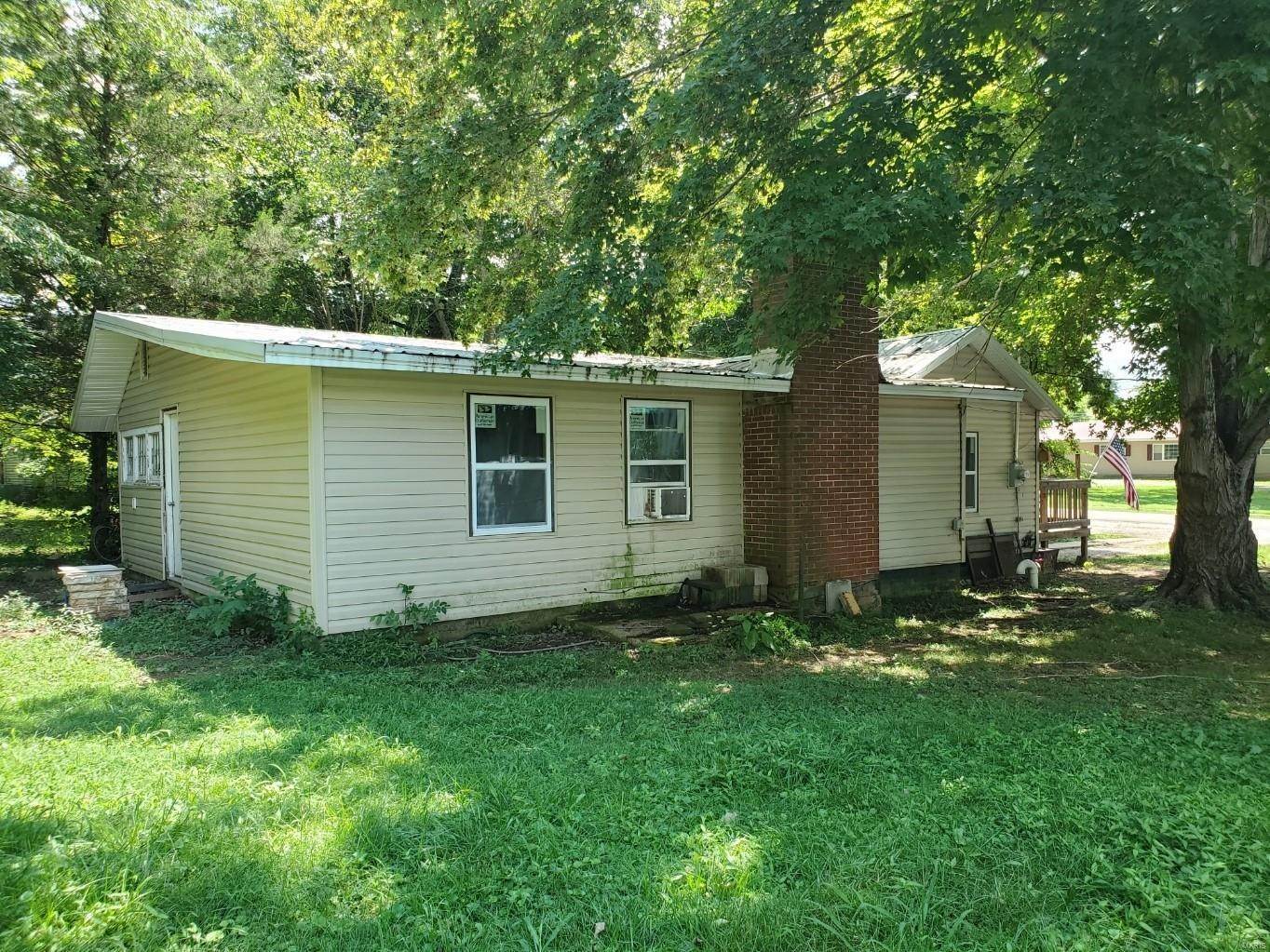 15. Single Family Homes for Sale at 306 Maple Street Greenville, Missouri 63944 United States