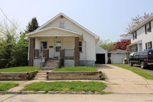 Single Family Homes for Sale at 121 Pershing Place East Peoria, Illinois 61611 United States