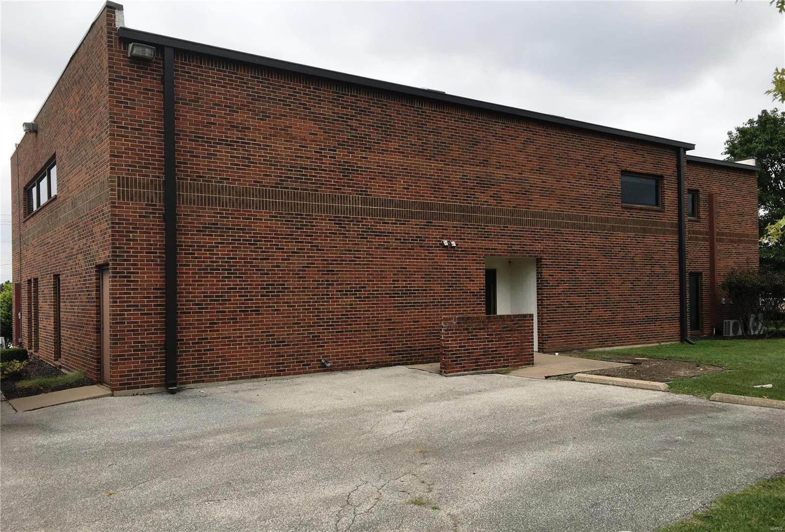 15. Commercial for Sale at 12173 Prichard Farm Road Maryland Heights, Missouri 63043 United States