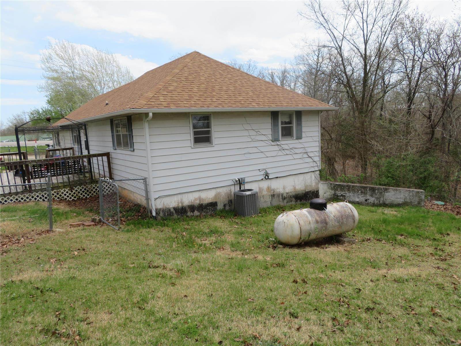 4. Single Family Homes for Sale at 13015 Highway 17 Crocker, Missouri 65452 United States