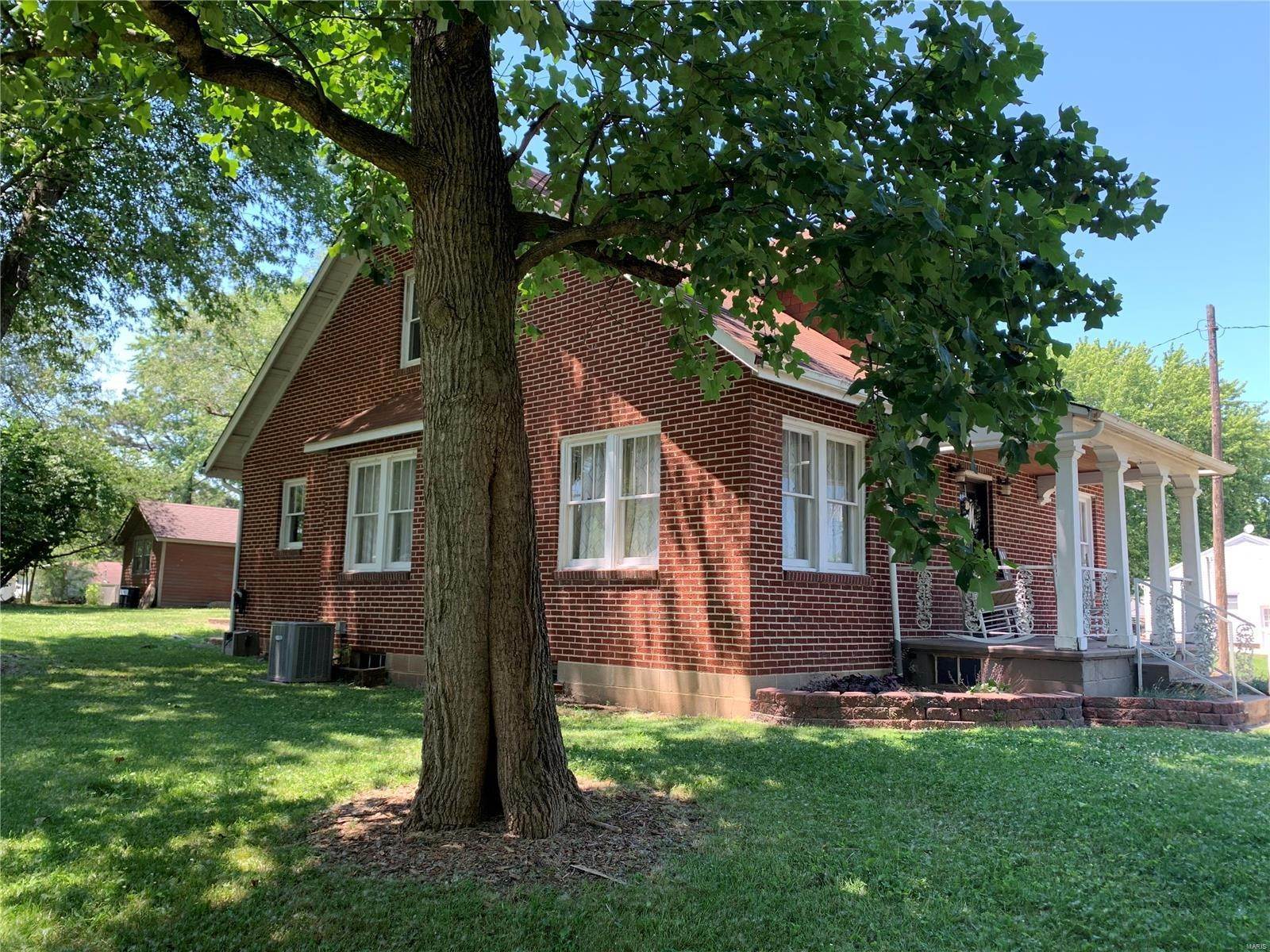 5. Single Family Homes for Sale at 310 Cedar Street Rosebud, Missouri 63091 United States