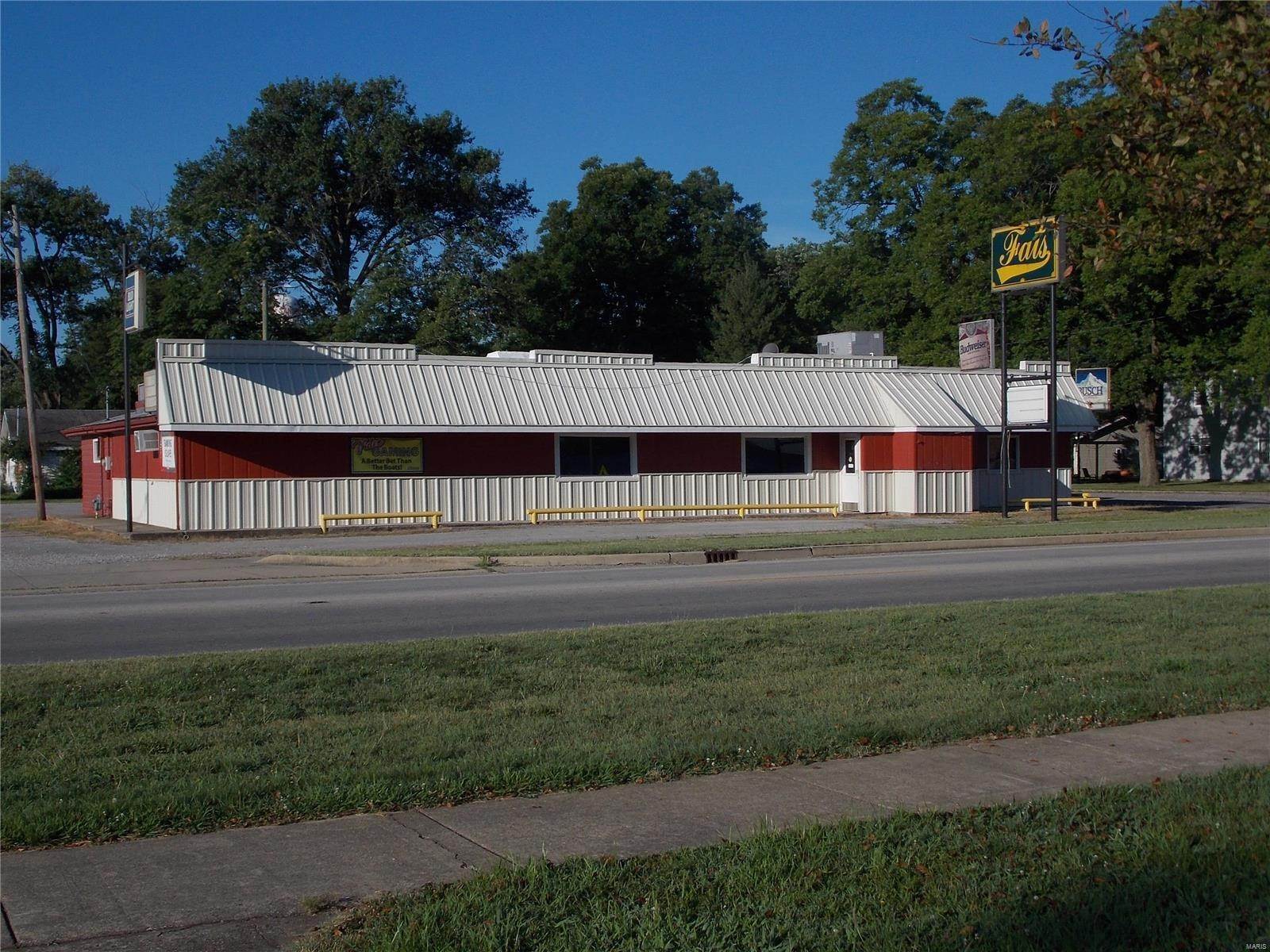 Commercial for Sale at 106 Missouri Avenue Sandoval, Illinois 62882 United States