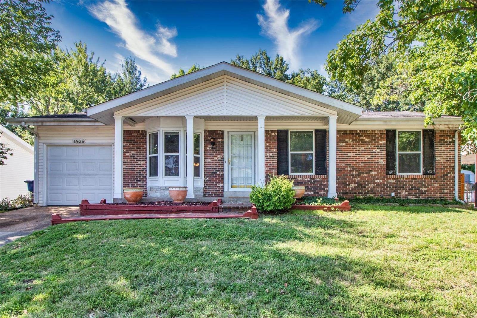 1. Single Family Homes for Sale at 1308 Fenton Hills Road Fenton, Missouri 63026 United States