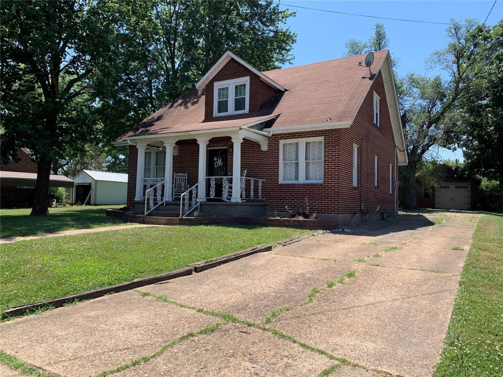 2. Single Family Homes for Sale at 310 Cedar Street Rosebud, Missouri 63091 United States