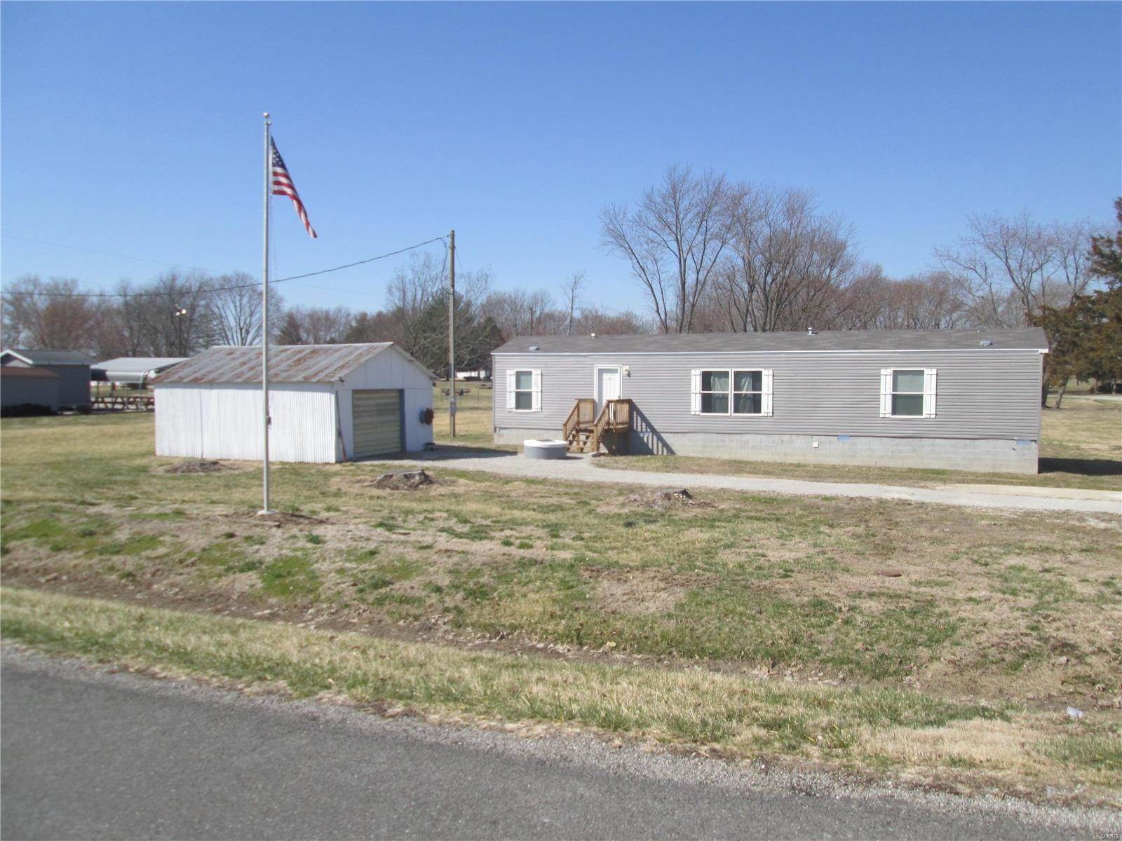 Single Family Homes for Sale at 21315 N Emerald Road Carlyle, Illinois 62231 United States