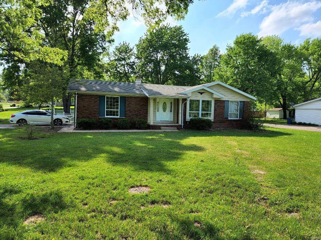 Single Family Homes for Sale at 309 S Greenbriar Road Carterville, Illinois 62918 United States