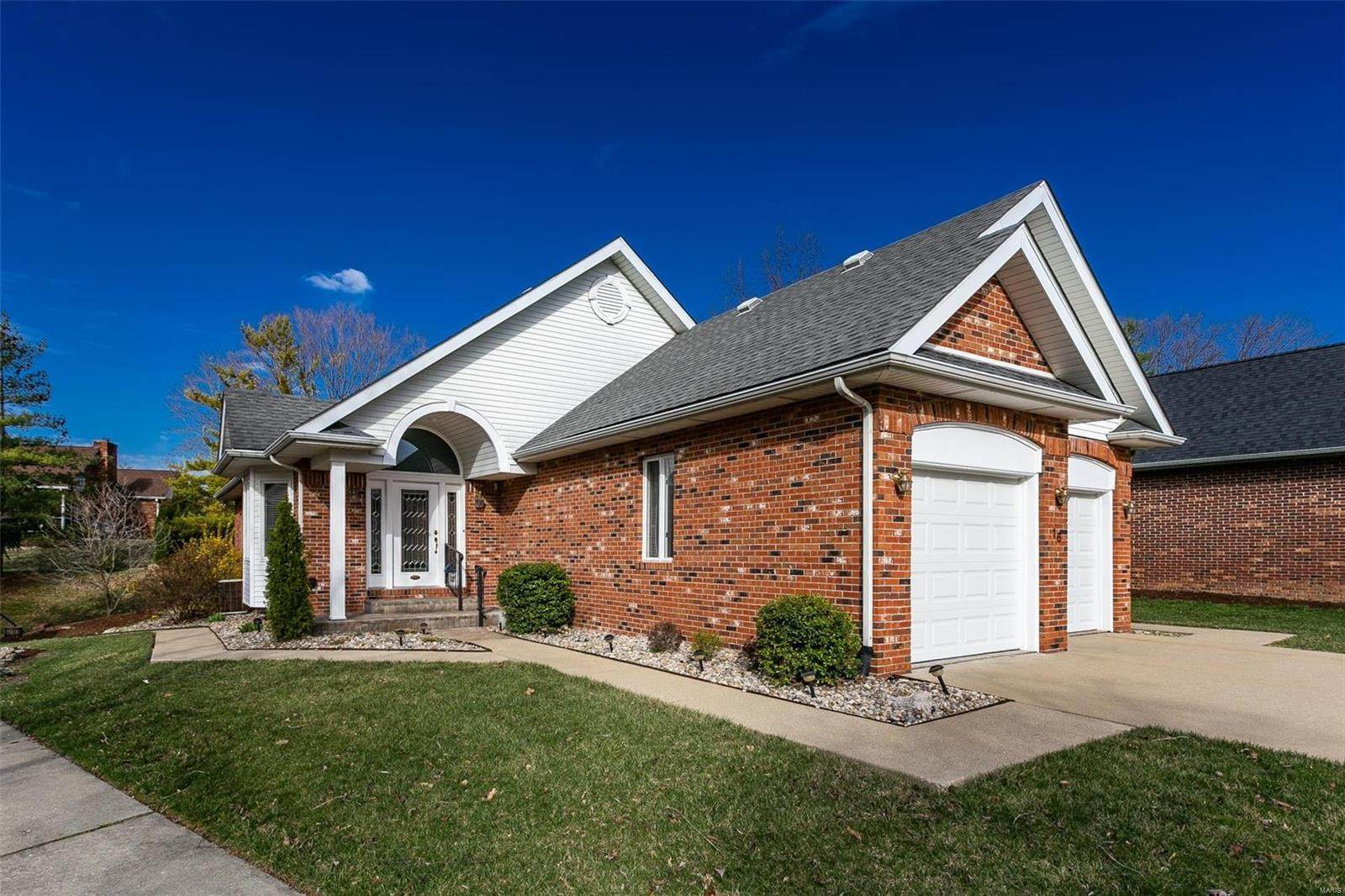 1. Single Family Homes for Sale at 16 Eagle Court Edwardsville, Illinois 62025 United States