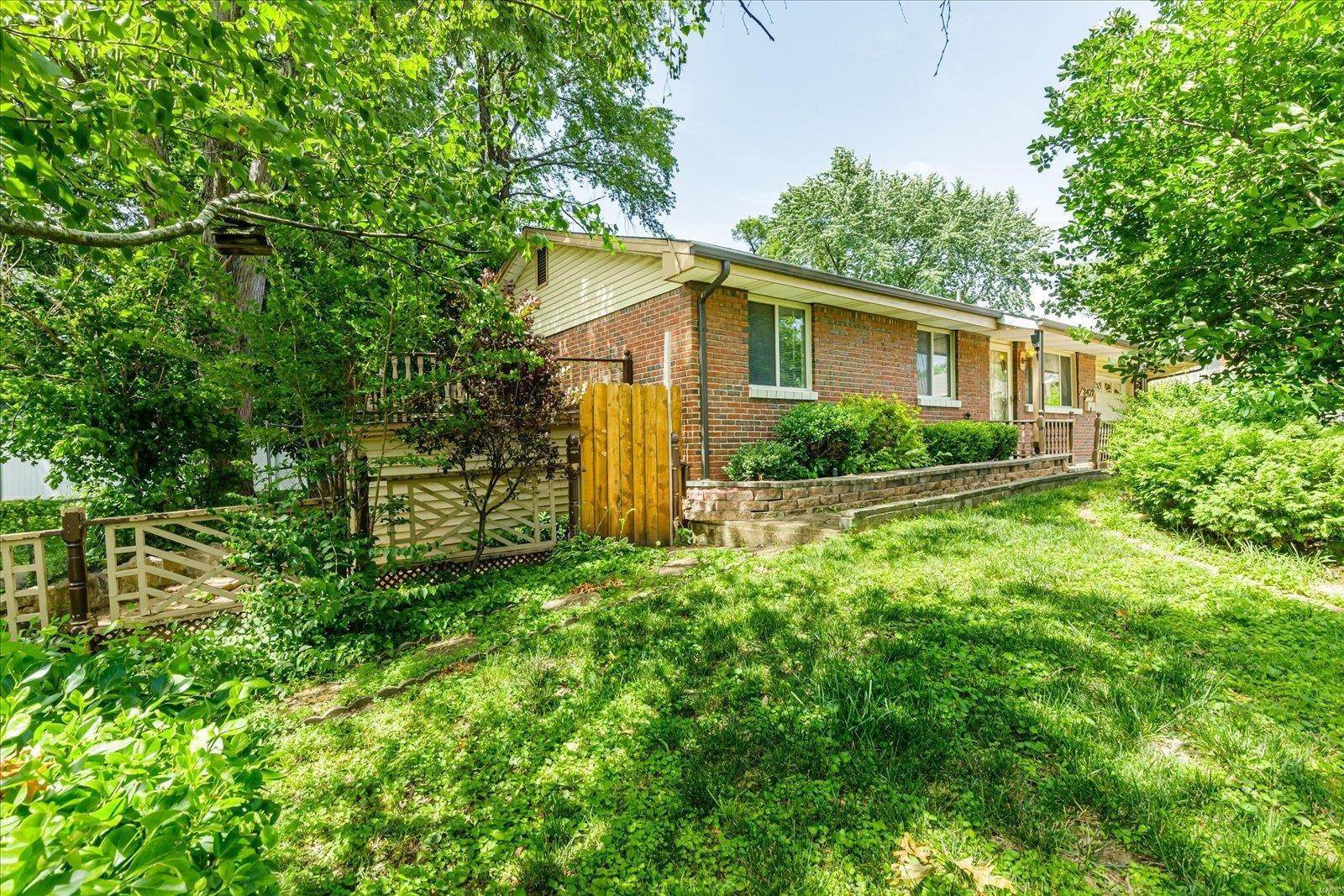 7. Single Family Homes for Sale at 3472 Lindscott Avenue St. Louis, Missouri 63114 United States