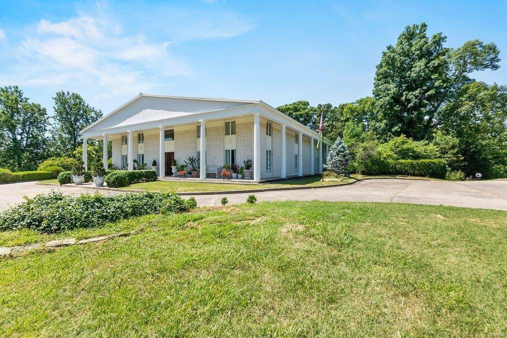 3. Single Family Homes for Sale at 117 Edgewood Drive Cape Girardeau, Missouri 63703 United States