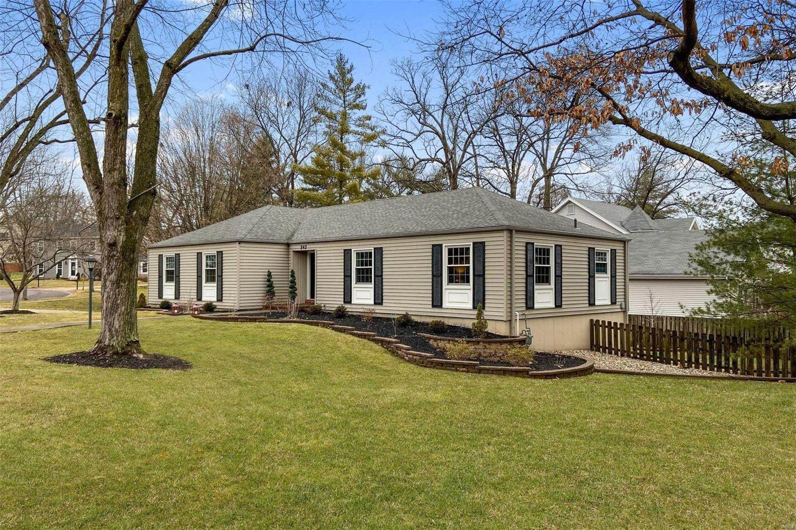 2. Single Family Homes at 545 Weatherfield Lane Kirkwood, Missouri 63122 United States