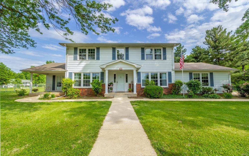 Single Family Homes for Sale at 401 Sunset Drive Lebanon, Missouri 65536 United States