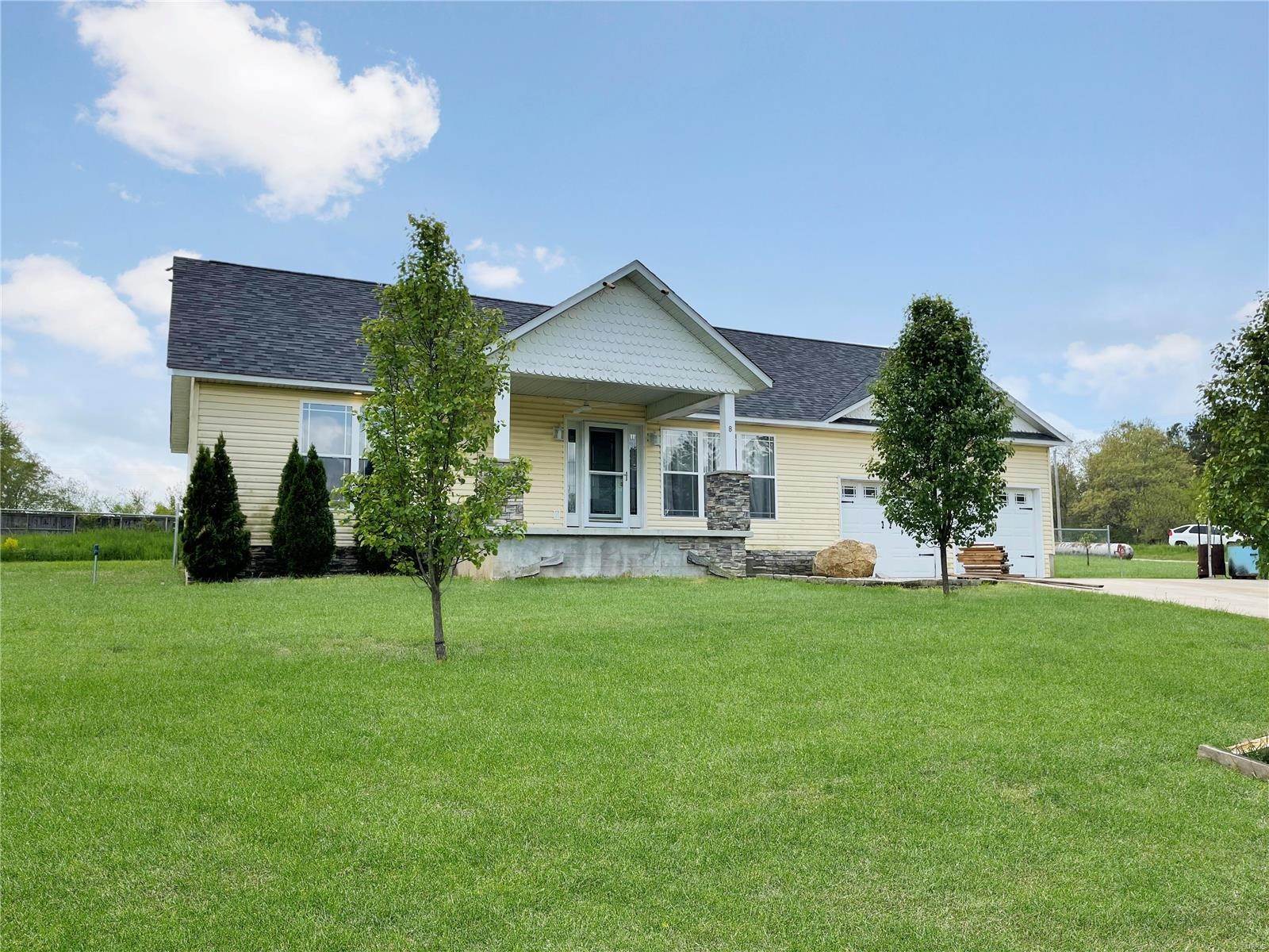 Single Family Homes for Sale at 8 Cedar Ridge Road Ellsinore, Missouri 63937 United States